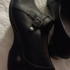 Life Stride ladie's sz 8 Booties new